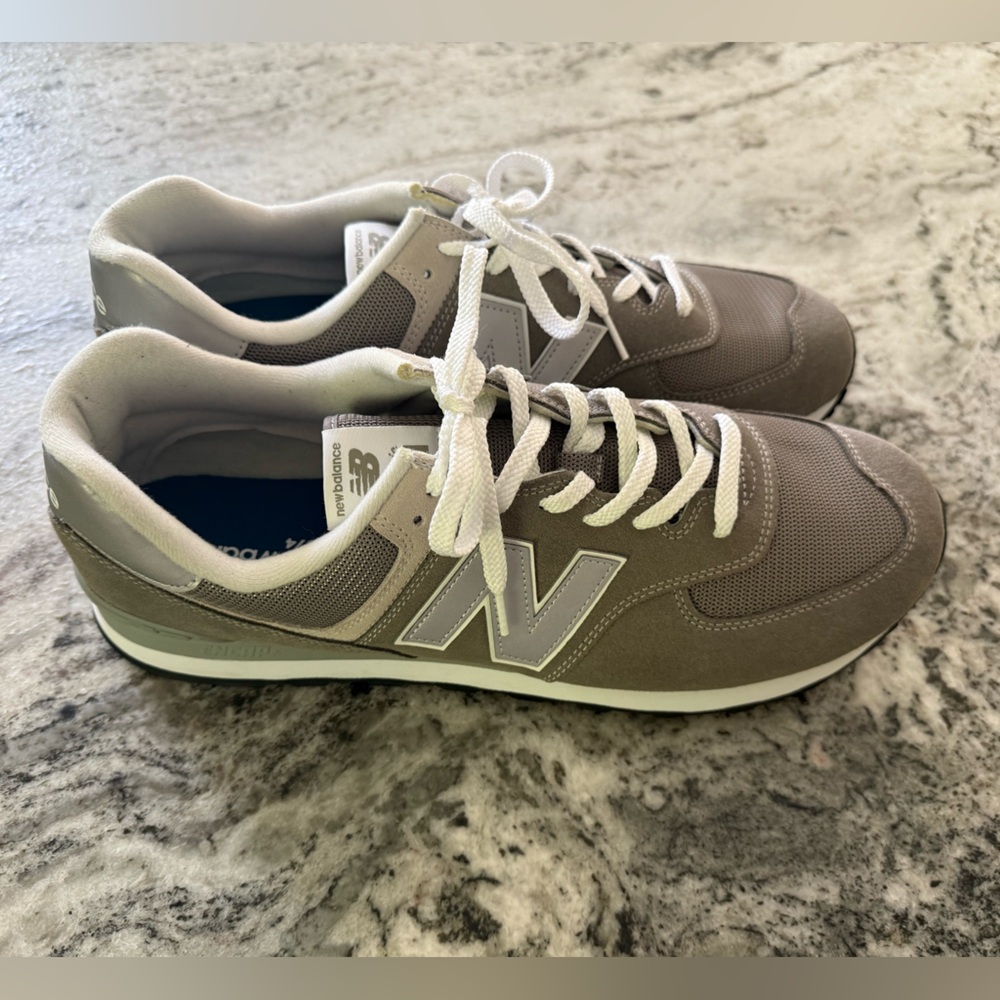New Balance Men's Classic 574 size 17